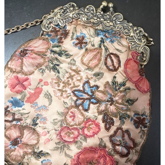 Vintage Floral Embroidered Beaded Purse • Evening Bag • Kiss-Lock Clasp w/ Chain - Picture 2 of 10